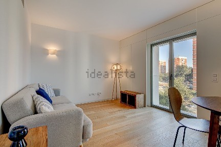 Apartamento T1 à venda na Rua do Padre Luís Cabral, 663