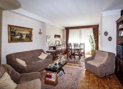 Apartamento T3 à venda no Campo 24 de Agosto