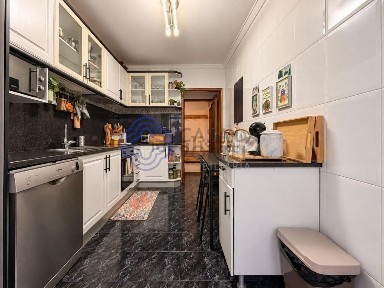 Apartamento T3 à venda na Rua do Casal s/n