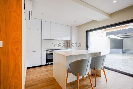 Apartamento T2 à venda na Rua da Alegria, 106