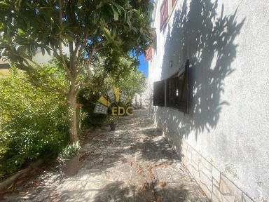 Moradia independente à venda na Botequim - Regateira - Palhais