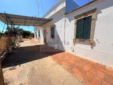 Moradia independente à venda na São Romão - Fonte do Touro