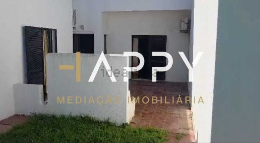 Moradia independente à venda na Avenida Sá Carneiro s/n