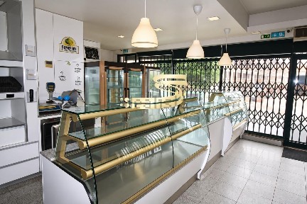 Arrendamento de espaço comercial na Praia de Brito - São Félix da Marinha