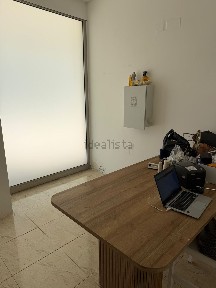 Arrendamento de espaço comercial na Rua Helena Vieira da Silva, 122