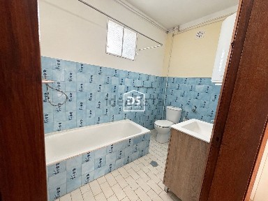 Apartamento T2 à venda na Estrada de Santo António, 48