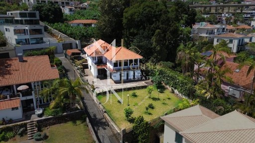 Moradia independente à venda na Rua Doutor Barreto s/n