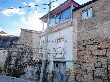 Moradia em banda à venda no Bairro da Capela, Valverde s/n