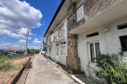 Moradia independente à venda na Madalena e Samaiões