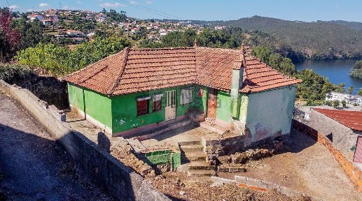 Moradia independente à venda em Lomba