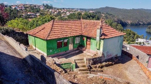 Moradia independente à venda na Rua da Sargaça