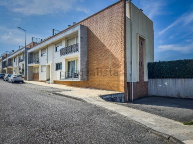 Apartamento T3 à venda na Rua Mariana de Lencastre
