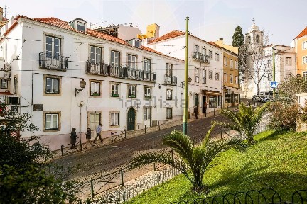 Arrendamento de apartamento T1 na Rua do Limoeiro, 1