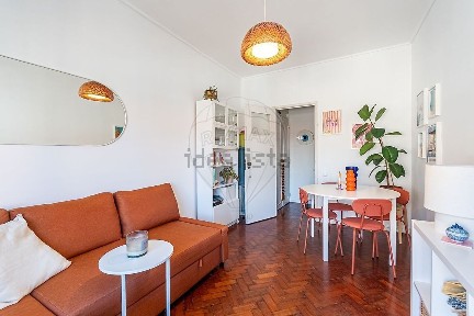 Arrendamento de apartamento T1 na Rua Rebelo da Silva