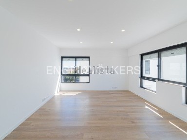 Arrendamento de apartamento T2 na Linda-a-Velha