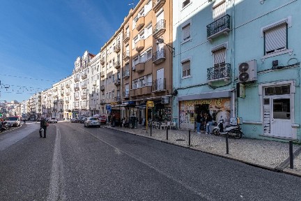 Arrendamento de apartamento T2 na Rua Morais Soares, 52