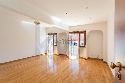 Arrendamento de apartamento T1 na Rua Rebelo da Silva s/n