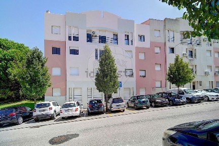 Arrendamento de apartamento T3 na Rua 28 de Setembro