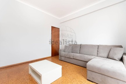 Arrendamento de apartamento T2 na Rua Junta de Freguesia