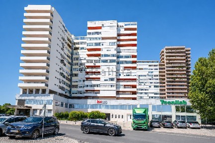 Arrendamento de apartamento T4 na Rua Gregório Lopes, 1514