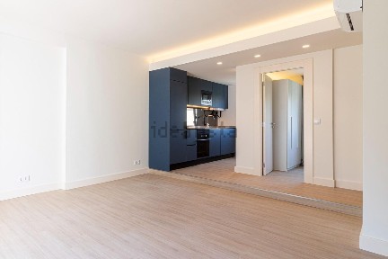 Arrendamento de apartamento T2 na Estrada de Benfica