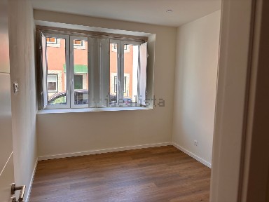 Arrendamento de apartamento T1 na Rua das Mercês, 112