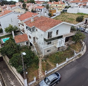 Moradia independente à venda no Bairro Alentejano