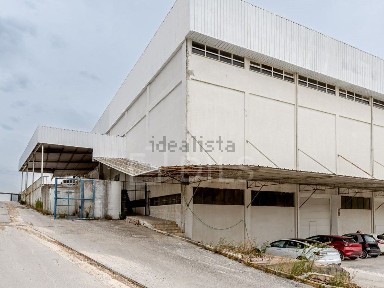 Arrendamento de armazém na Rua da Cofersan