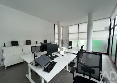 Espaço comercial à venda em Tábua