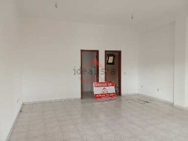 Espaço comercial à venda na Baixa da Banheira
