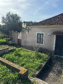 Moradia independente à venda na Estrada São Silvestre