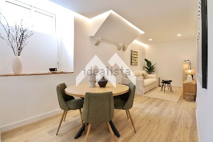 Apartamento T3 à venda na Rua Garcia de Orta, 31