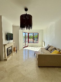 Apartamento T2 à venda na Avenida Aida s/n