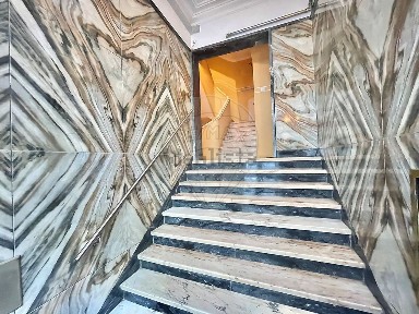 Apartamento T2 à venda na Rua Mouzinho de Albuquerque