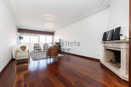 Apartamento T4 à venda na Linda-a-Velha