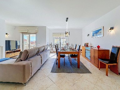 Apartamento T3 à venda na Rua Oceano Atlântico