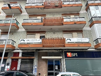 Apartamento T2 à venda na Rua Domingos Saraiva