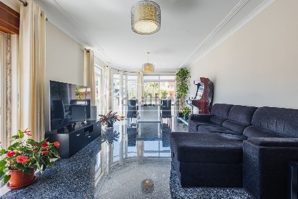 Apartamento T3 à venda na Rua Cesário Verde