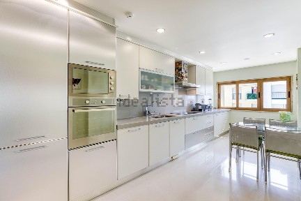 Apartamento T2 à venda na Avenida Madame Curie, 11