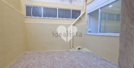 Apartamento T2 à venda na Rua Pedro Franco, 3