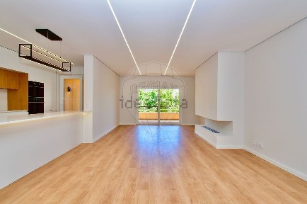 Apartamento T3 à venda na Avenida 25 de Abril