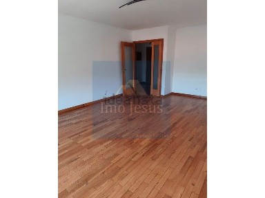 Arrendamento de apartamento T3 na Areosa - Fernão de Magalhães