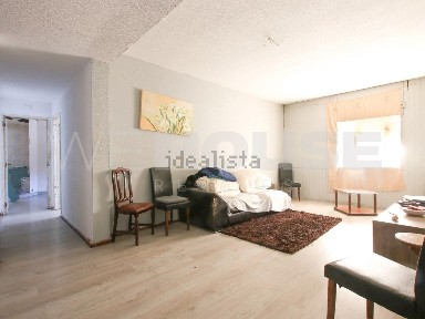 Apartamento T3 à venda na Avenida Bento de Jesus Caraça, 71