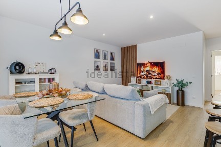 Apartamento T2 à venda na Rua Fernão Mendes Pinto, 88