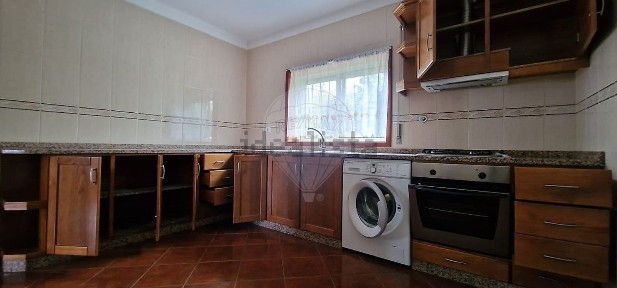 Arrendamento de apartamento T3 em Em1928