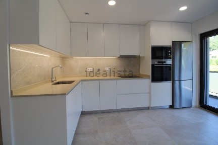 Arrendamento de apartamento T2 na Rua Padre Adelino Silva s/n