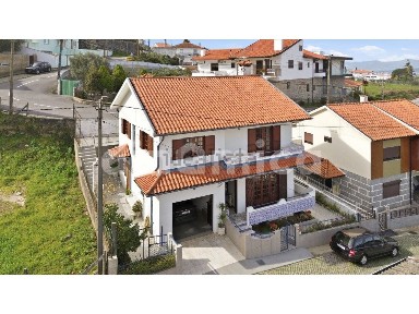 Moradia independente à venda na Travessa de Laminhos