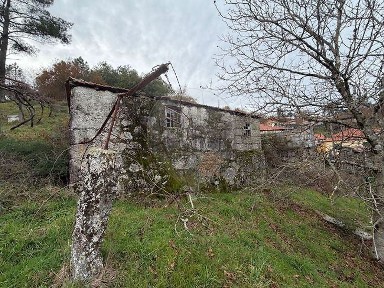 Moradia independente à venda em Moreira do Rei e Várzea Cova