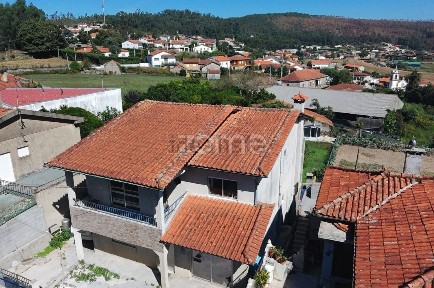 Moradia independente à venda na Rua da Póvoa, 1022