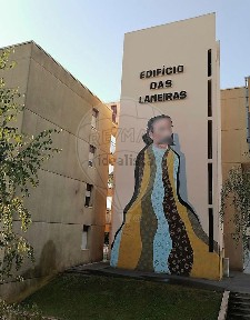 Apartamento T3 à venda na Avenida Marechal Humberto Delgado